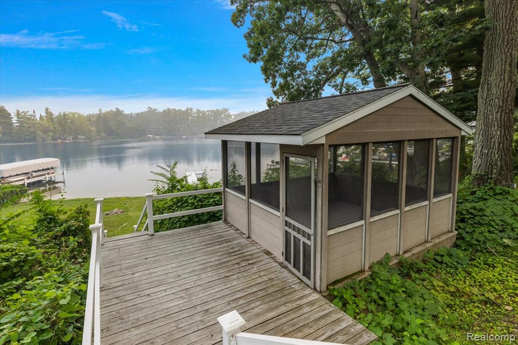 869 Central Drive, Lake Orion, MI 48362 — Photo 7