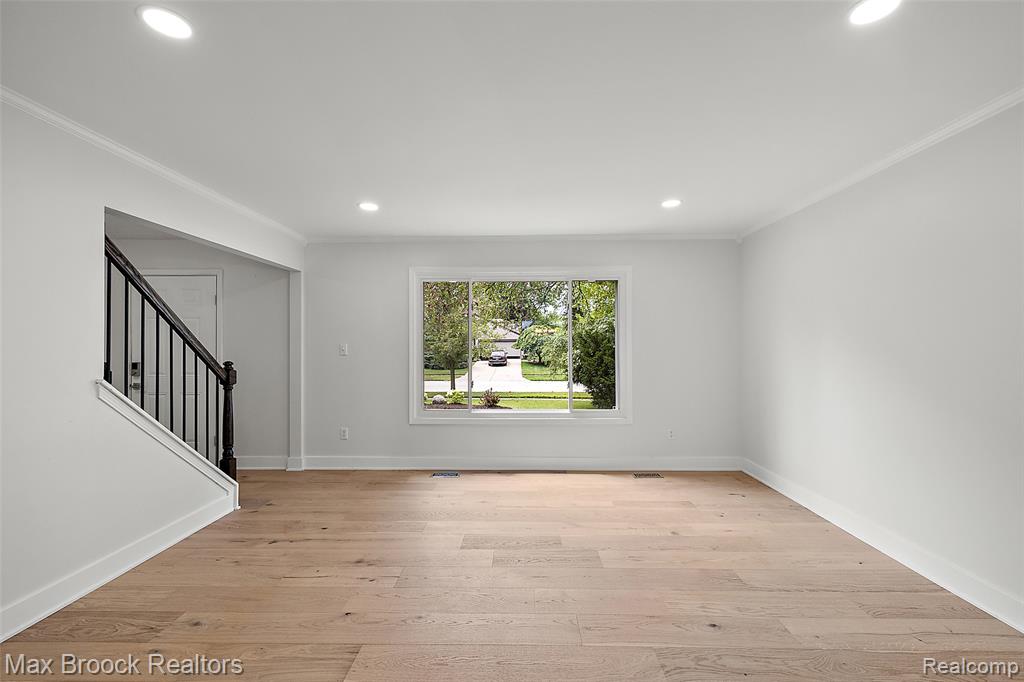 5362 Hertford Drive, Troy, MI 48085 — Photo 14