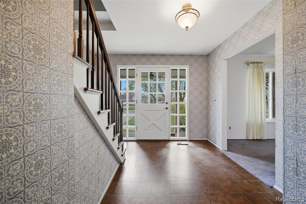 2229 Hillcrescent Drive, Troy, MI 48085 — Photo 5
