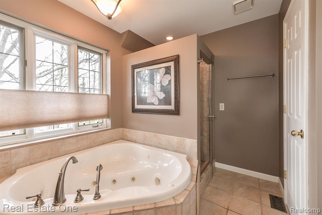 4490 GOLF VIEW Drive, Brighton, MI 48116 — Photo 36