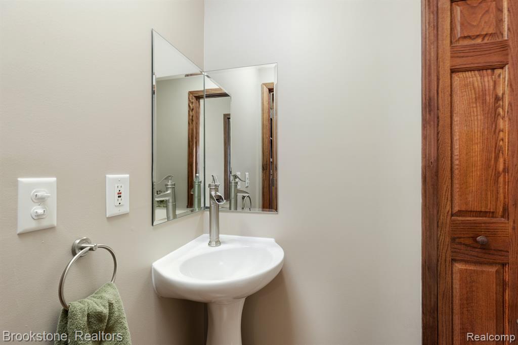 4121 CRYSTAL Street, West Bloomfield, MI 48323 — Photo 22
