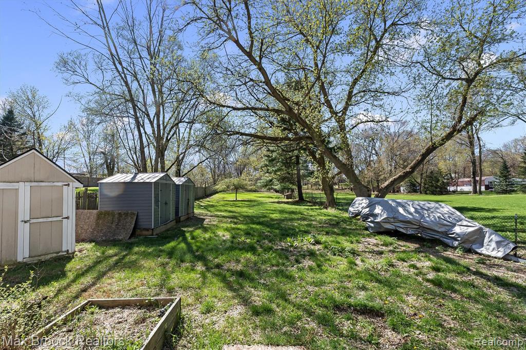 2375 Lakeside Drive, Highland, MI 48356 — Photo 46