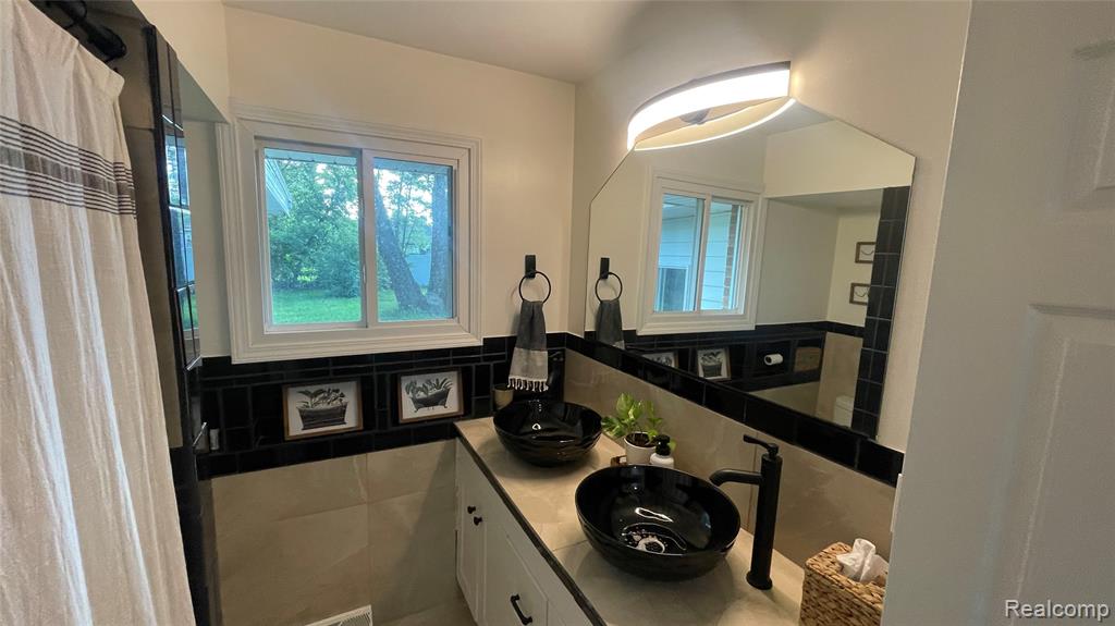 2966 Burlington Drive, Buena Vista, MI 48601 — Photo 25