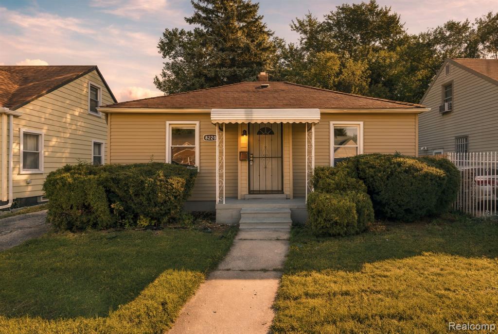 8220 Robson Street, Detroit, MI 48228