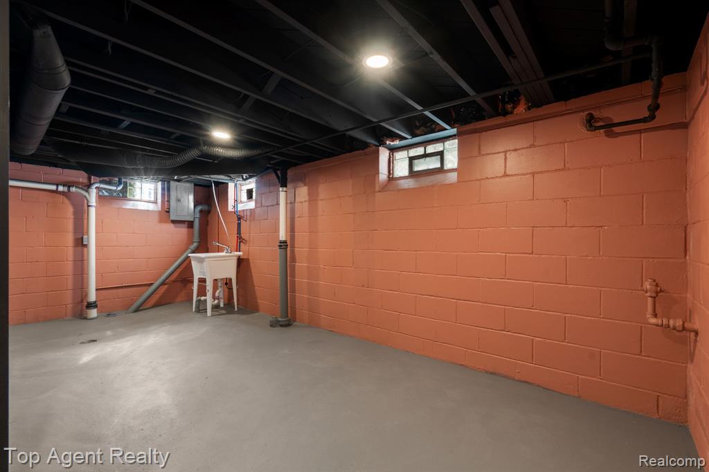 16124 Fielding Street, Detroit, MI 48219 — Photo 31
