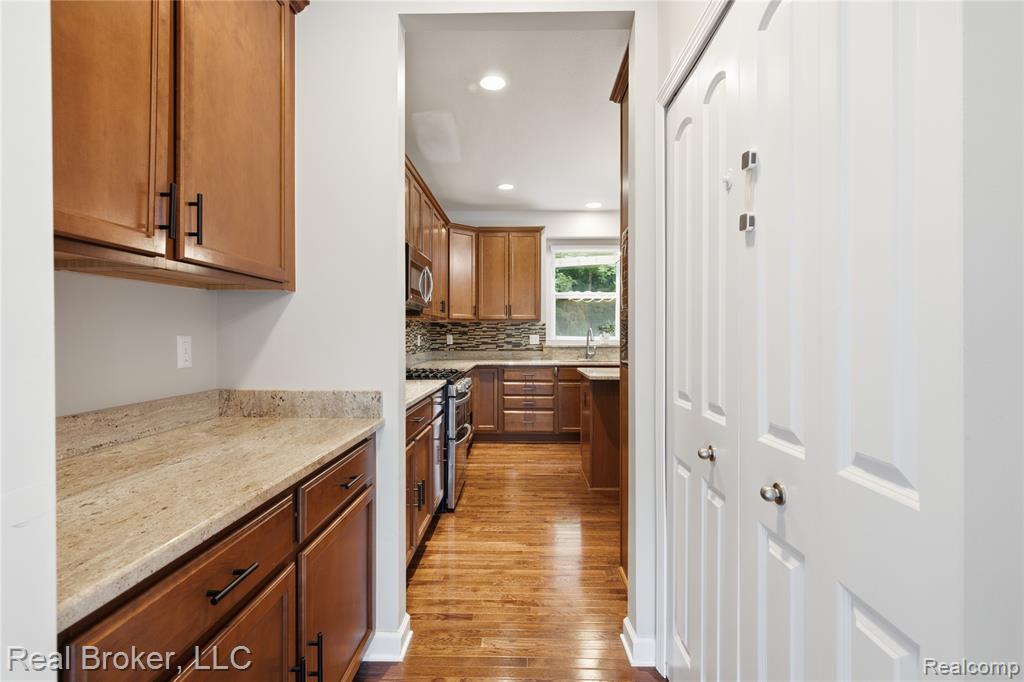 26978 Maxwell Court, Novi, MI — Photo 11