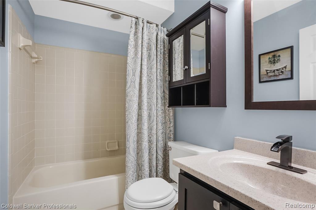 43246 Winterfield Drive, Sterling Heights, MI 48314 — Photo 34
