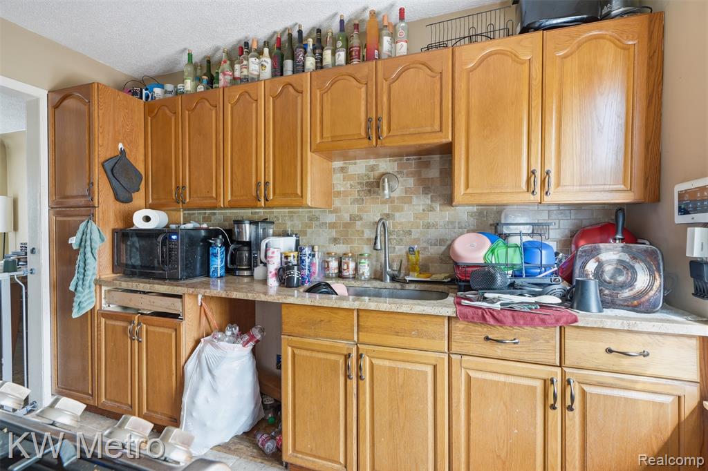 1722 Deering Street, Garden City, MI — Photo 7