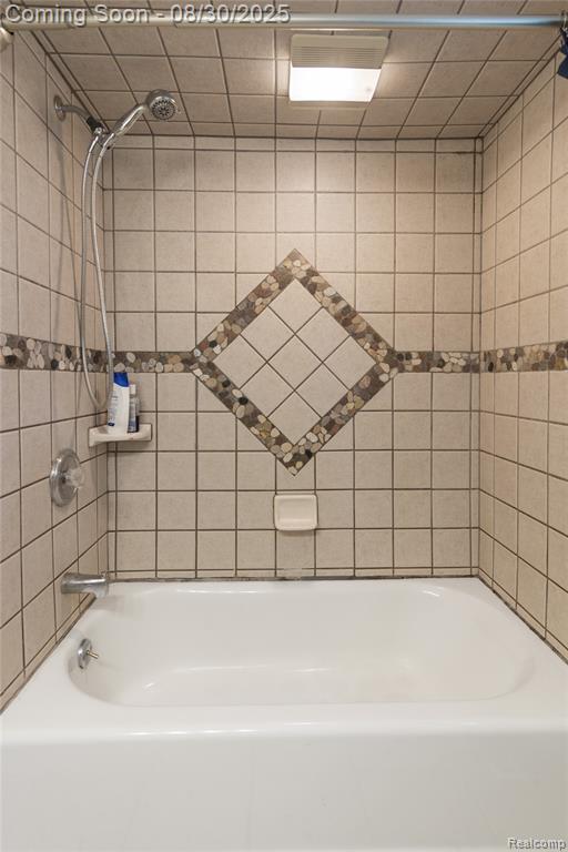 6600 Westphalia, West Bloomfield, MI 48324 — Photo 14