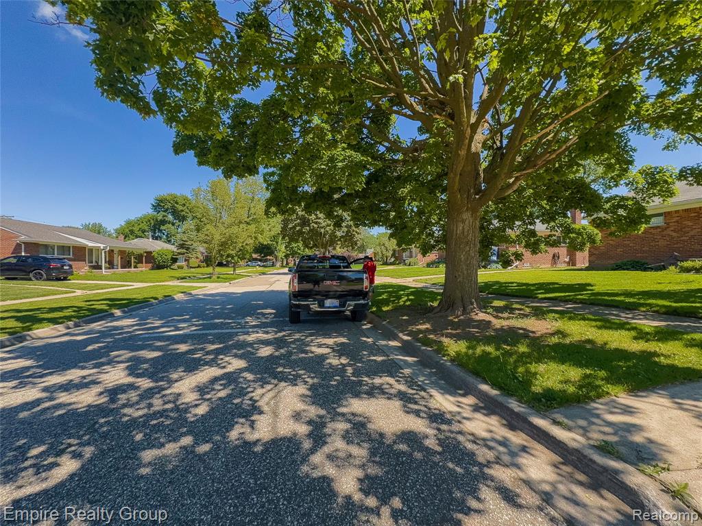 905 N Esplanade Street, Mount Clemens, MI 48043 — Photo 5