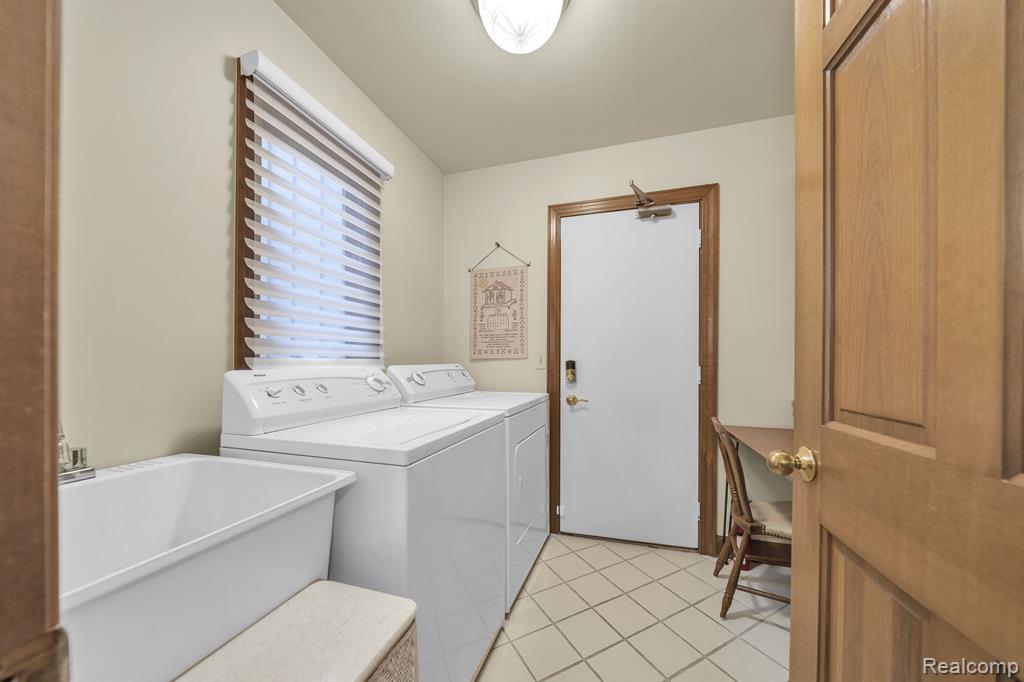 37799 SIENA Drive, Farmington Hills, MI 48331 — Photo 14