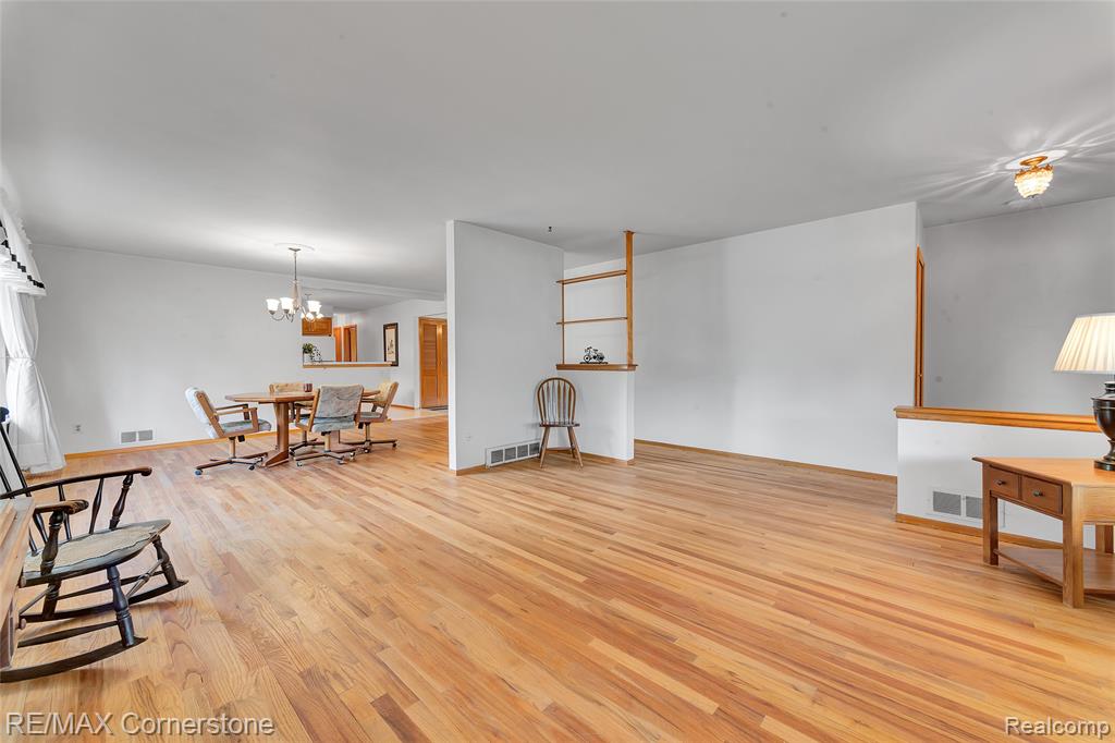 5760 Linden Drive, Dearborn Heights, MI 48127 — Photo 4