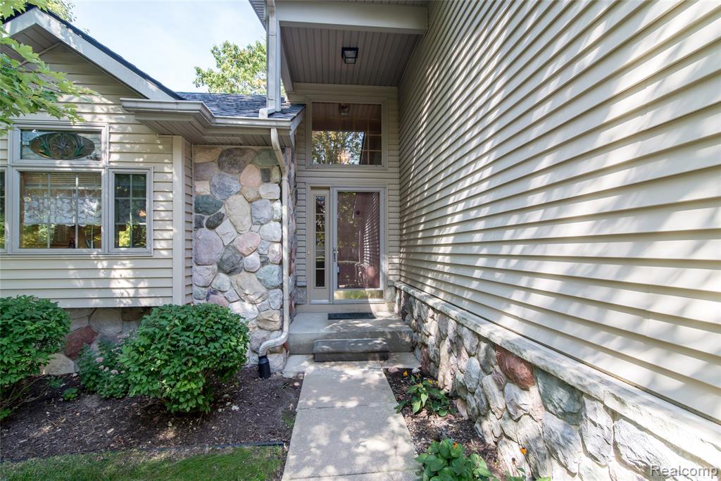 840 Heatheridge Court, Brighton, MI 48116 — Photo 3