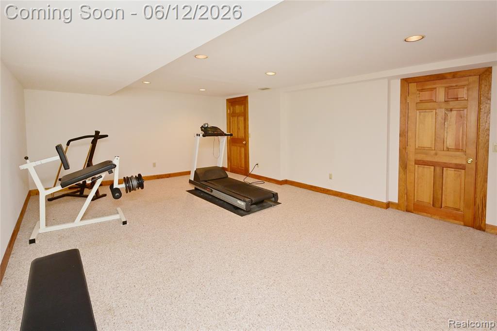 5684 Sussex Court, Troy, MI 48098 — Photo 36