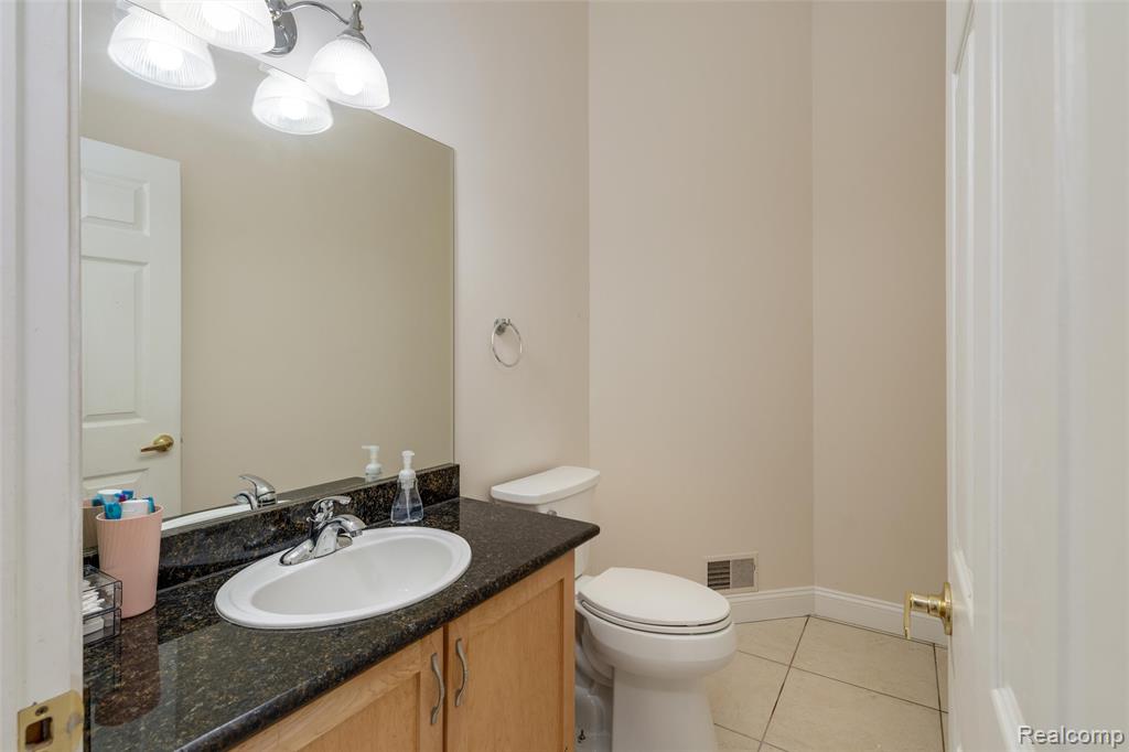 52041 Loon Court, Shelby Twp, MI 48315 — Photo 35