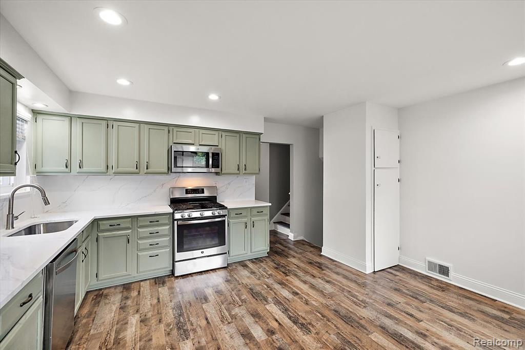 726 Woodlawn Avenue, Royal Oak, MI 48073 — Photo 10