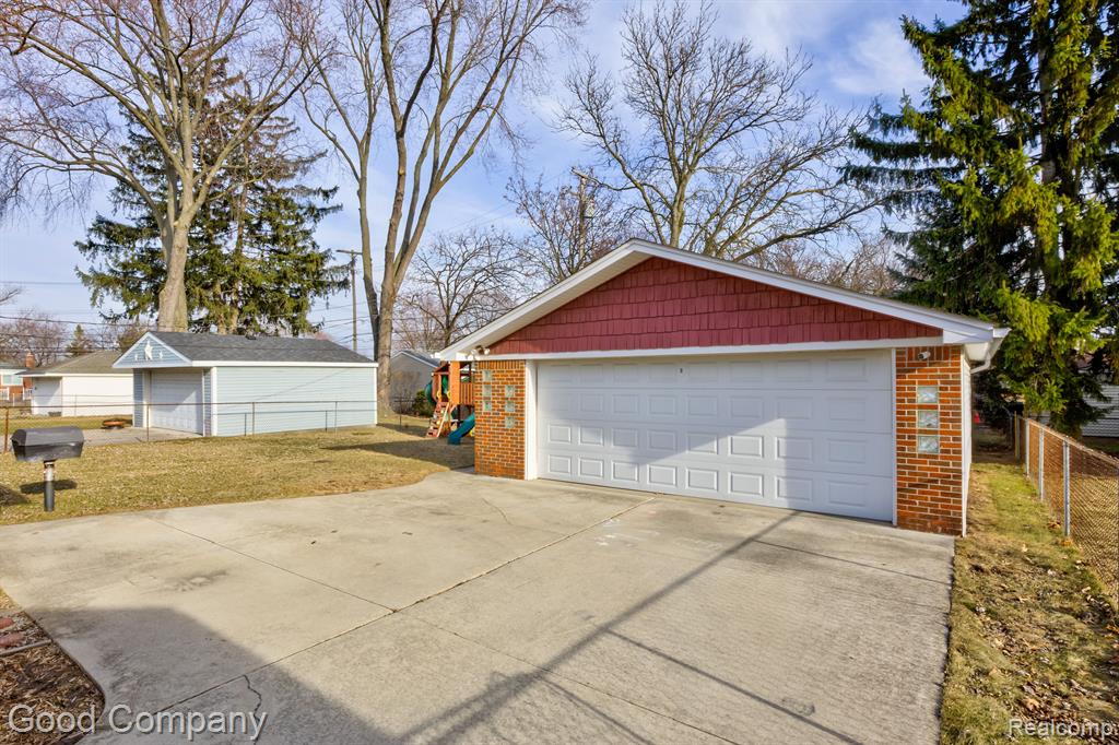 9062 SHANNON Drive, Sterling Heights, MI 48314 — Photo 33