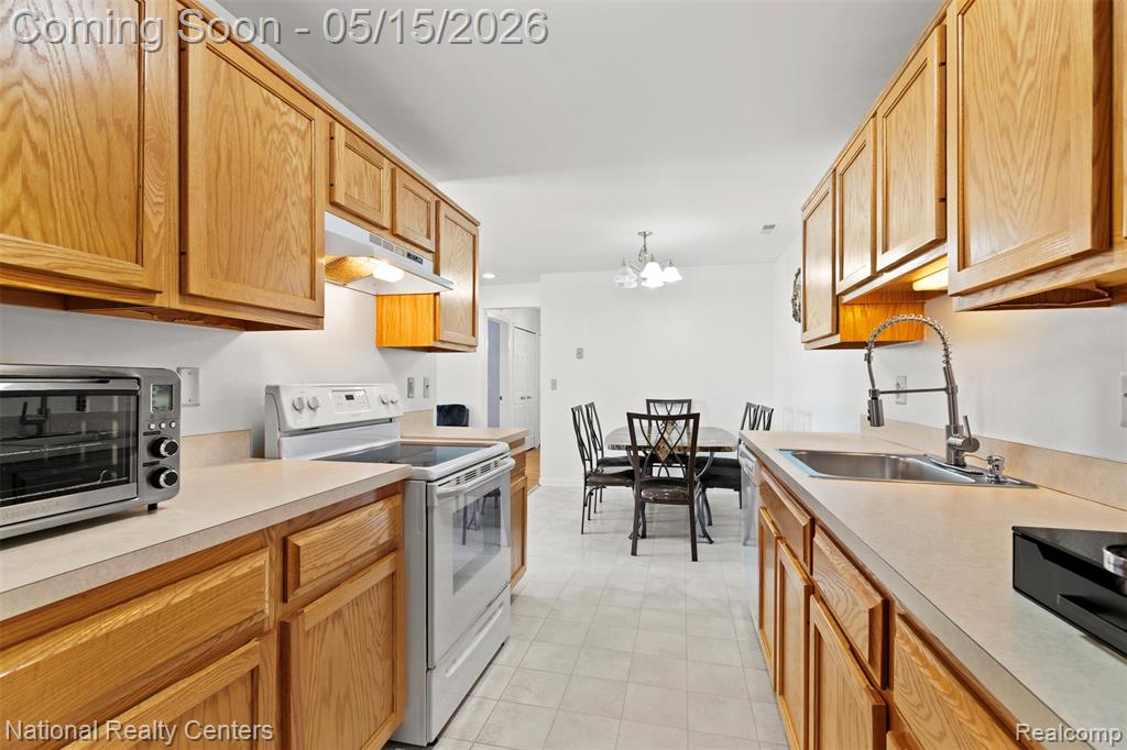 43220 Fountain Drive, Sterling Heights, MI 48313 — Photo 7