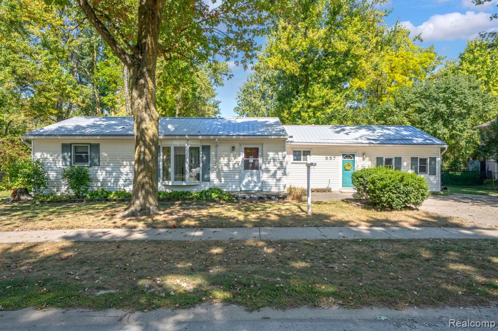 957 Miller Road N, Lake Orion, MI 48362 — Photo 31