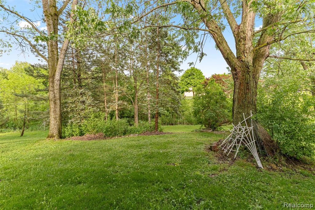 2481 Woodmont Drive E, Canton, MI 48188 — Photo 36
