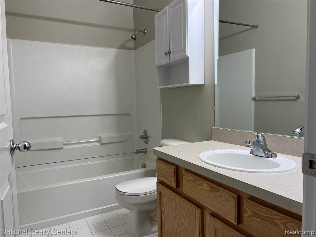 40564 BLYTHEFIELD Lane, Canton, MI 48188 — Photo 44