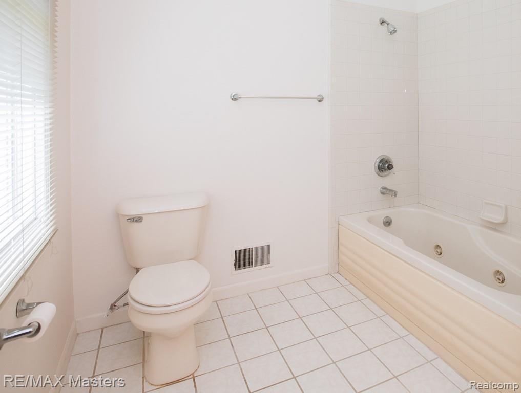 27178 John Drive, New Boston, MI 48164 — Photo 28