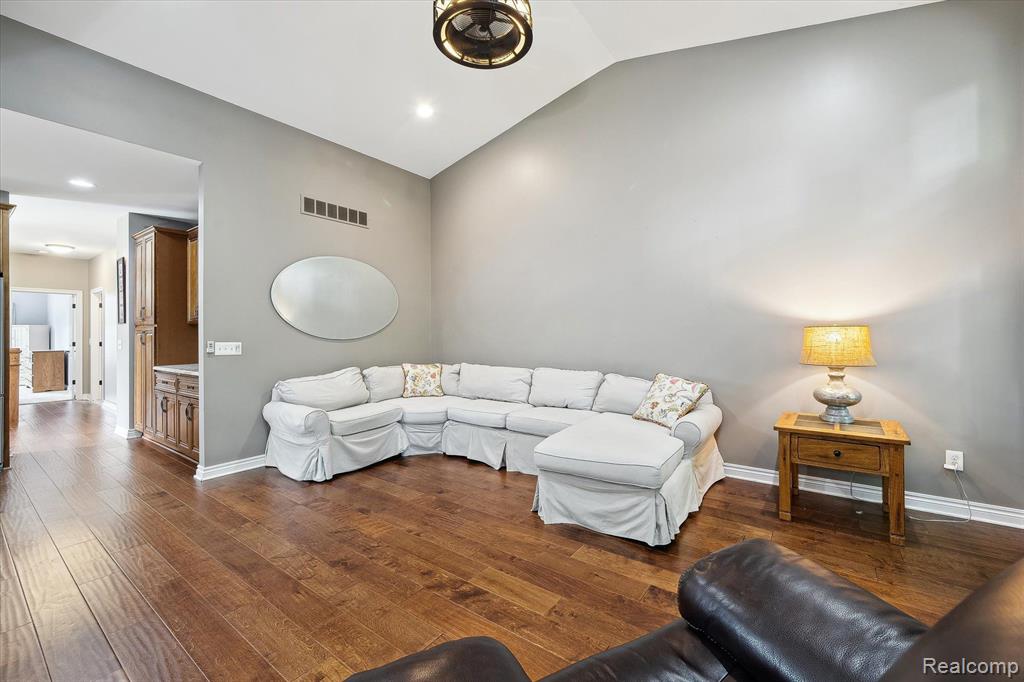 9566 KINGSWAY Circle, Clarkston, MI 48348 — Photo 22