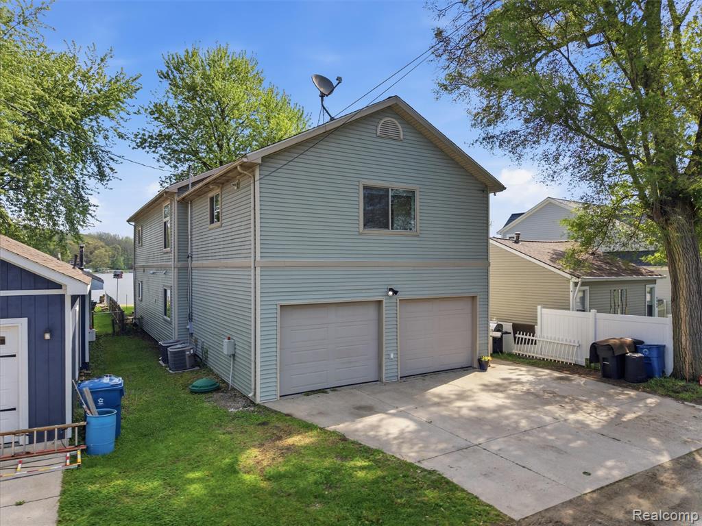 8868 Tackles Drive, White Lake, MI — Photo 41