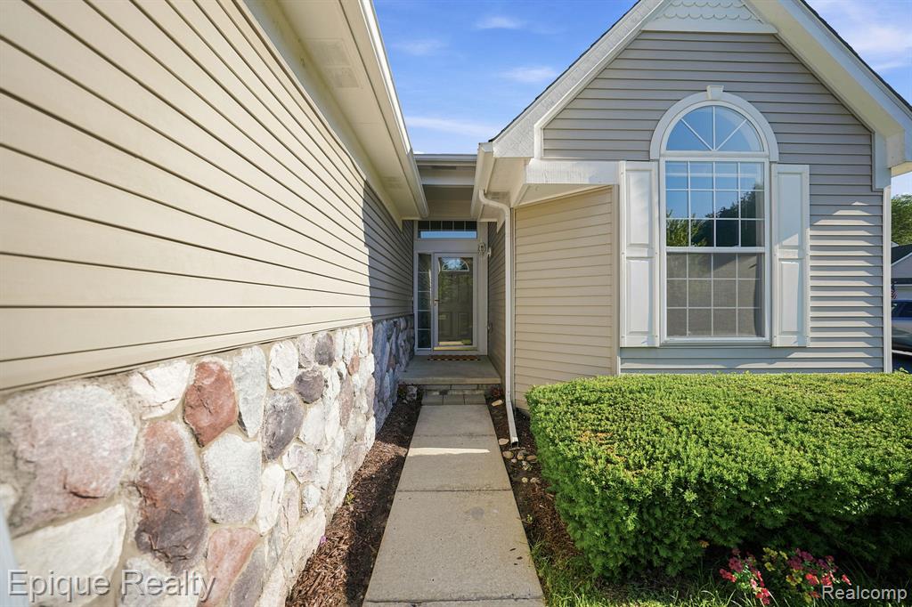 919 Rikki Ann Court, Wixom, MI 48393 — Photo 23