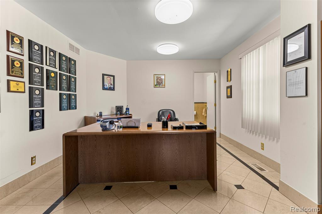30401 Utica Road, Roseville, MI 48066 — Photo 37