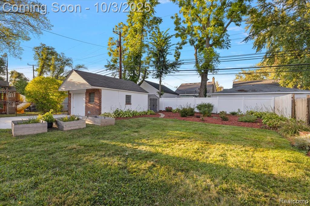 13154 Kingston Avenue, Huntington Woods, MI — Photo 48
