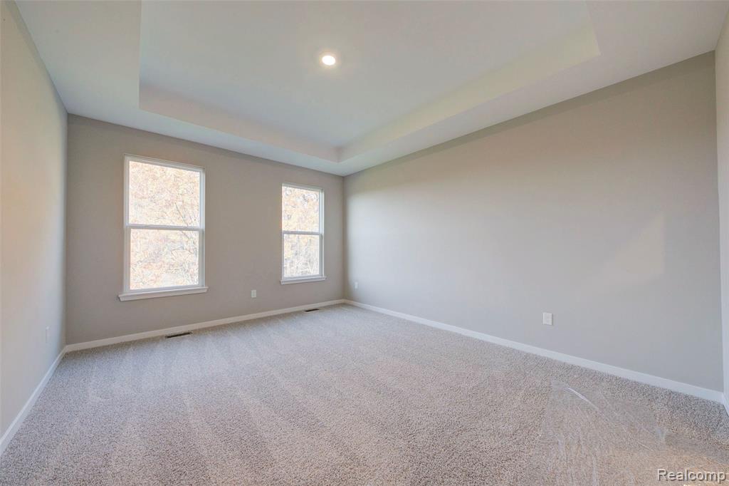 2014 SHALE, Howell, MI 48843 — Photo 17