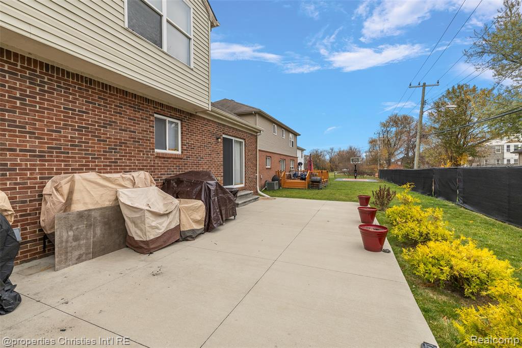 781 Saint Clair Street, Detroit, MI 48214 — Photo 49