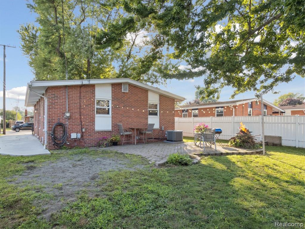 30083 Lisch Street, Gibraltar, MI — Photo 35