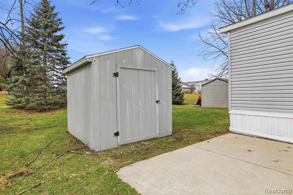 807 Swan Street, Rochester Hills, MI 48309 — Photo 20