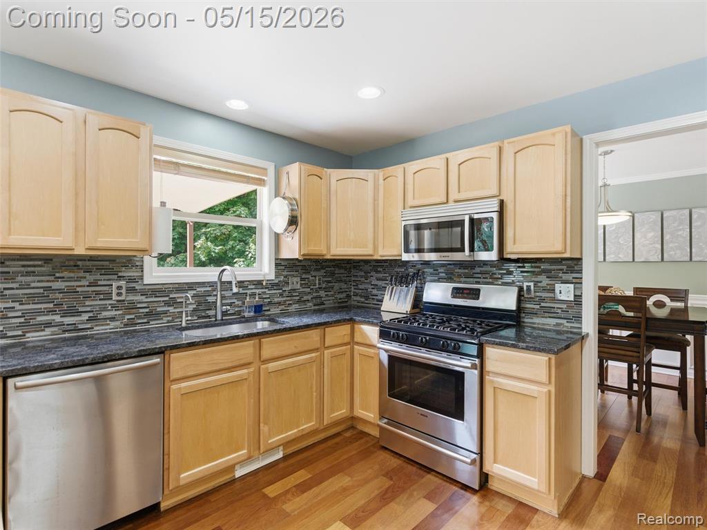4241 Island Park Drive, Waterford, MI 48329 — Photo 10