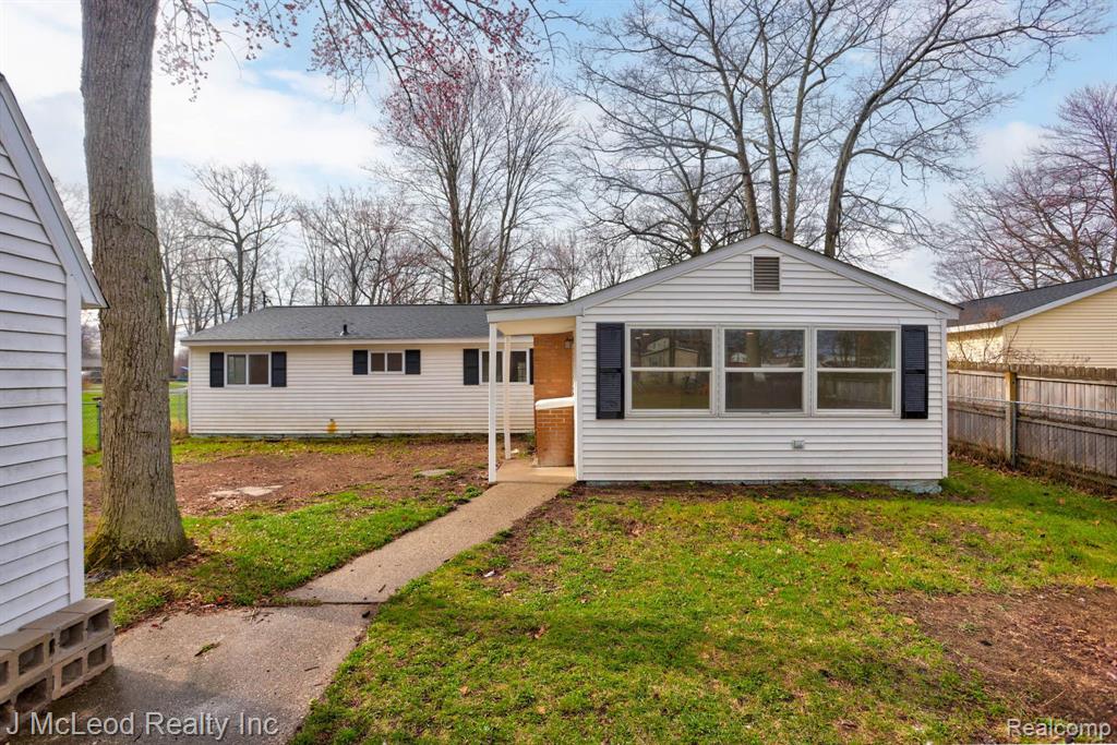 215 ARROWHEAD Drive, Prudenville, MI 48651 — Photo 29