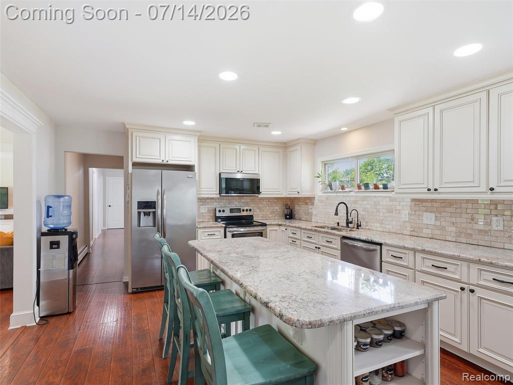 39582 Burton Drive, Novi, MI — Photo 13