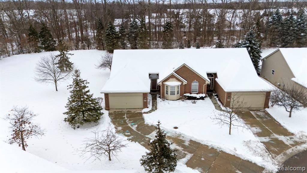 671 Woodhaven Drive, Commerce Twp, MI 48390 — Photo 43