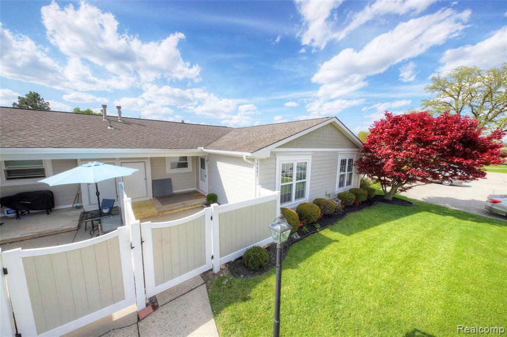 39887 Village Wood Lane, Novi, MI — Photo 4