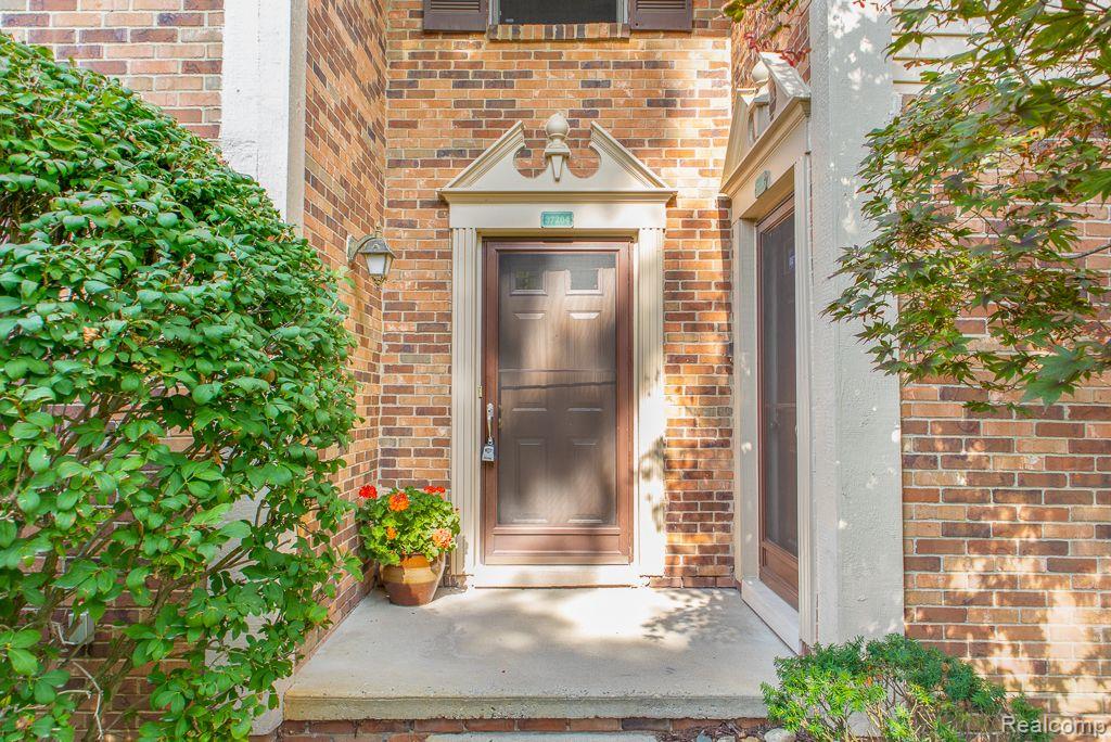 37284 BRENTWOOD Circle, Farmington Hills, MI 48331 — Photo 2