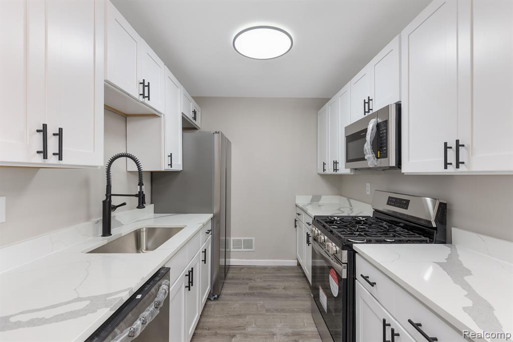40440 NEWPORT Drive, Plymouth, MI 48170 — Photo 10