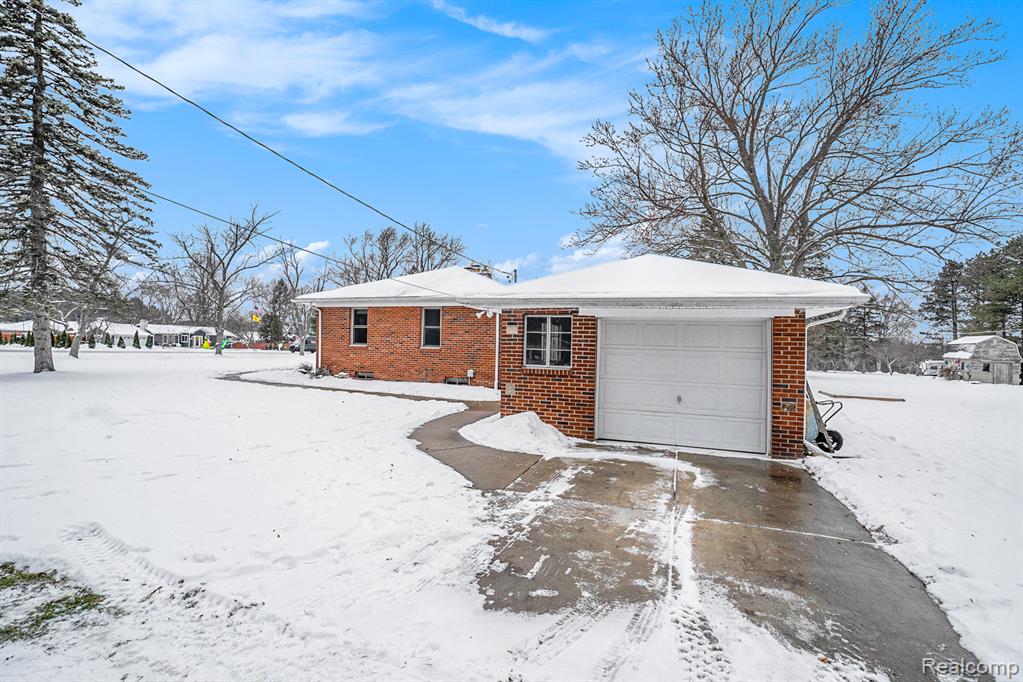 7545 Porter Road, Grand Blanc, MI 48439 — Photo 24