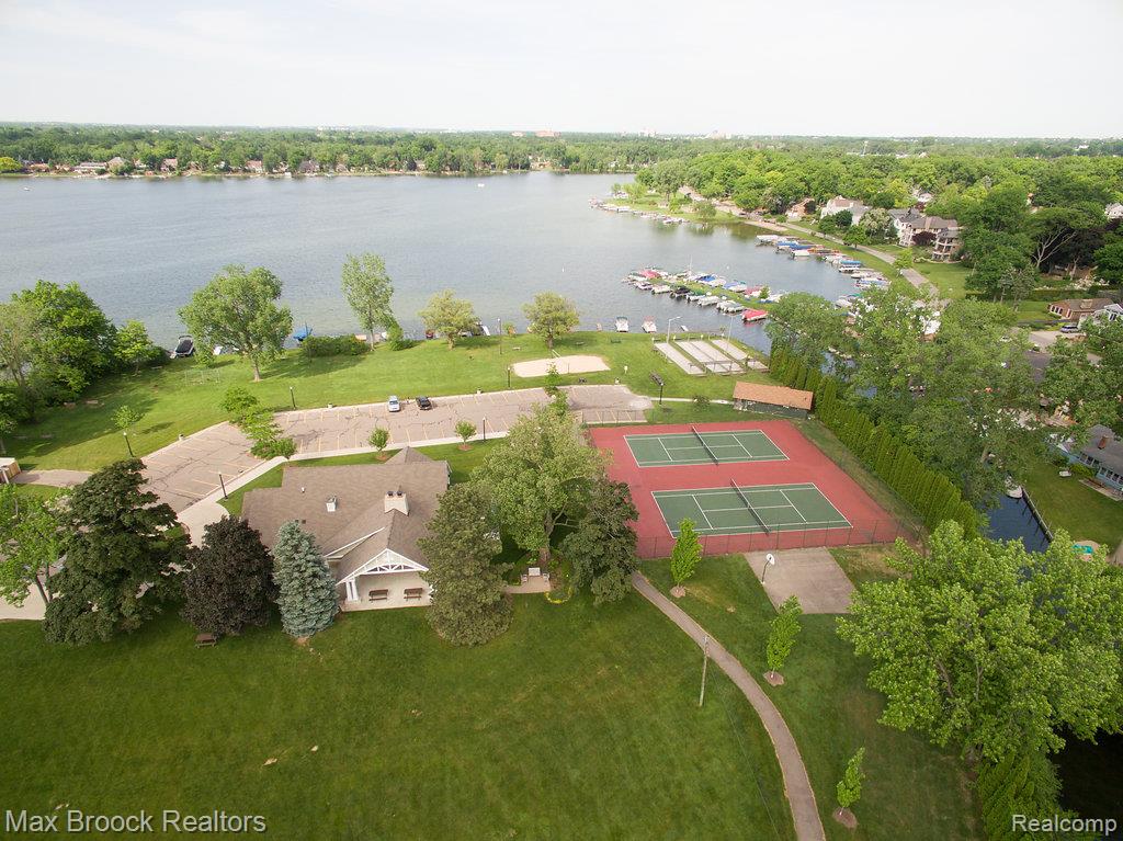 2208 Avondale Street, Sylvan Lake, MI 48320 — Photo 26