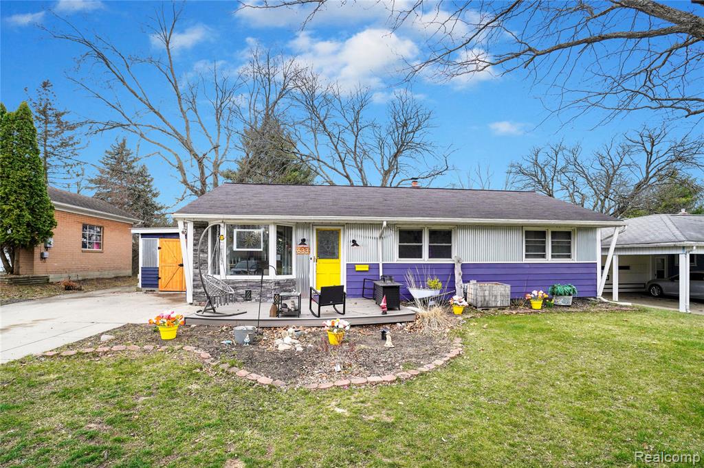 633 N Adelaide Street, Fenton, MI 48430 — front exterior
