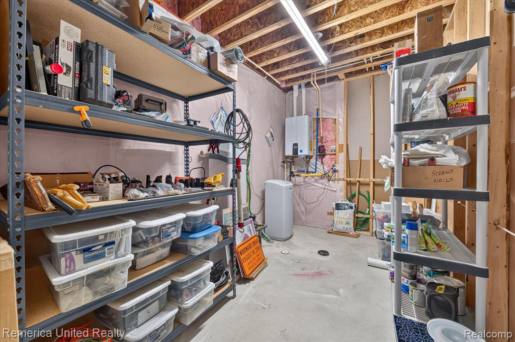 6169 Bay Court, Waterford, MI 48327 — Photo 48