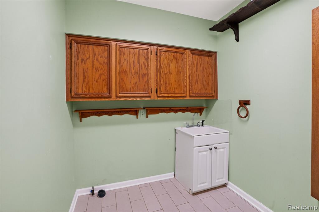 48342 Lake Valley Drive, Shelby Twp, MI 48317 — Photo 31