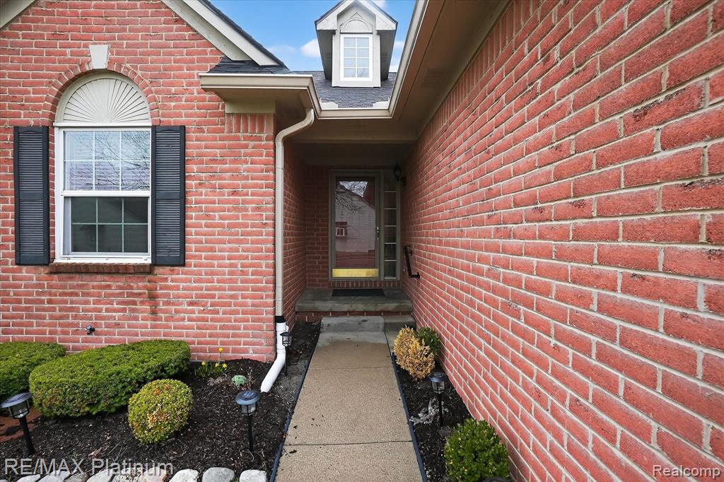 3341 DEWDROP, Howell, MI 48843 — Photo 2