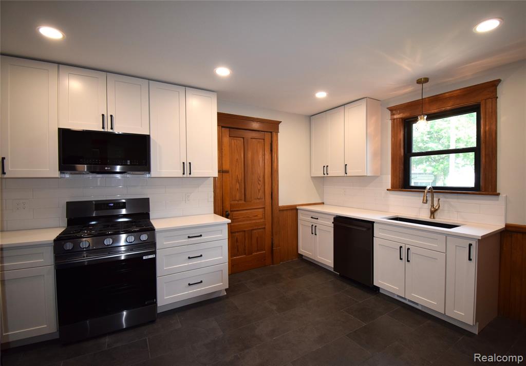 45669 Cass Avenue, Utica, MI 48317 — Photo 10