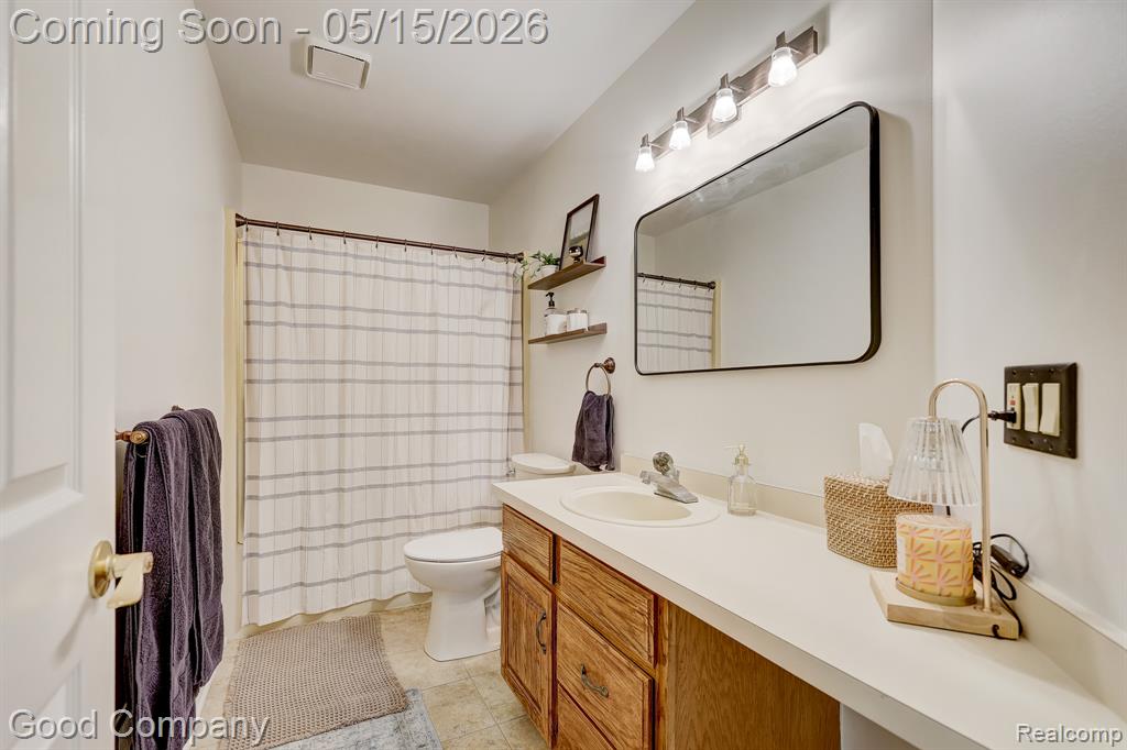 2370 Lansbury Drive, Waterford, MI 48329 — Photo 35